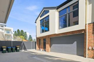 Harborview Modern 2-Bedroom Apartment 8A - 4