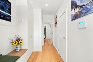 Harborview Modern 2-Bedroom Apartment 10A - 0