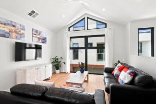 Harborview Modern 2-Bedroom Apartment 10A - 6
