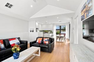 Harborview Modern 2-Bedroom Apartment 10A - 5