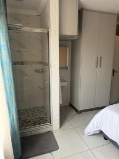 2 bedroom self catering apartment - 6