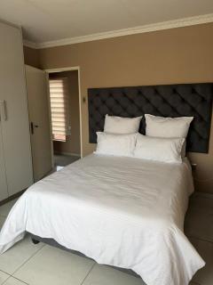 2 bedroom self catering apartment - 8