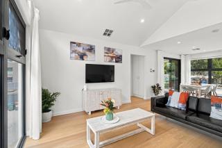 Harborview Modern 2-Bedroom Apartment 9A - 4