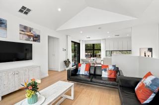 Harborview Modern 2-Bedroom Apartment 9A - 5