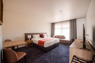 Logan Village Hotel Suites - 4