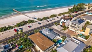 Beachfront Cottage, Heated Pool and Spa, Top floor beachfront balcony views - 5