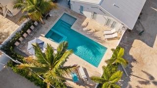 Beachfront Cottage, Heated Pool and Spa, Top floor beachfront balcony views - 9