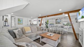 Beachfront Cottage, Heated Pool and Spa, Top floor beachfront balcony views - 8