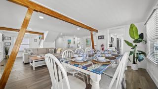 Beachfront Cottage, Heated Pool and Spa, Top floor beachfront balcony views - 1