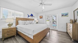 Beachfront Cottage, Heated Pool and Spa, Top floor beachfront balcony views - 6