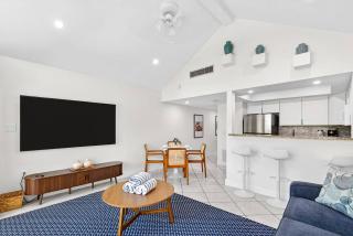 Coconuts 102, Heated Pool, Steps to Beach, Romantic - 8