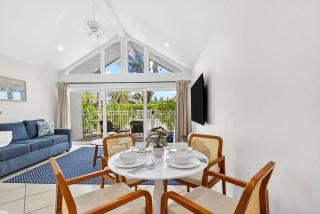 Coconuts 102, Heated Pool, Steps to Beach, Romantic - 5