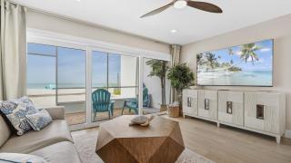 Coconuts 105, Beachfront Villa, King Bed - 0