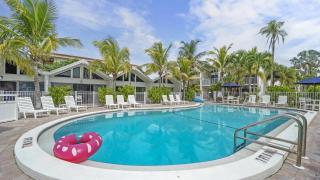Coconuts 105, Beachfront Villa, King Bed - 8