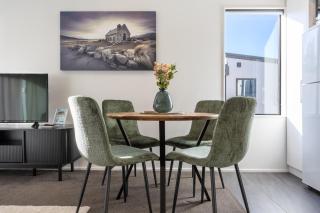 Heart of CHCH - Modern Apt Near Stadium & Parking - 9