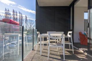 Heart of CHCH - Modern Apt Near Stadium & Parking - 5