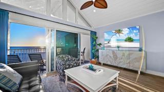 Coconuts 109, Beachfront Paradise, King Bed - 4