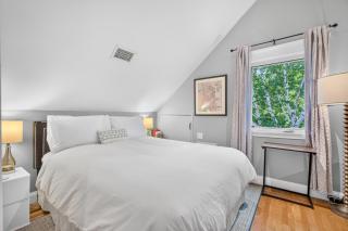 Spacious Savin Hill 2BR with Pvt Balcony - 2