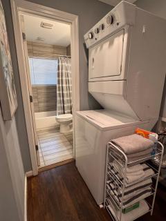Updated Modern 2 BR Private Deck Near Decatur EAV - 2