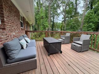 Updated Modern 2 BR Private Deck Near Decatur EAV - 1