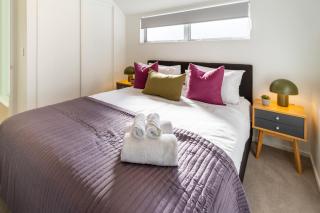 Peaceful 4BR Townhouse - Near Avon River & Garage - 7