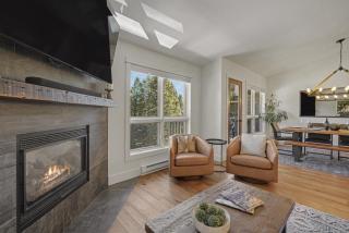 Newly Updated! Hot tub/pool! Mountain View! Pets! - 1