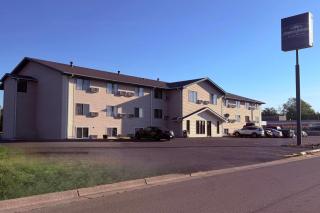Howard Johnson by Wyndham Albert Lea - 1