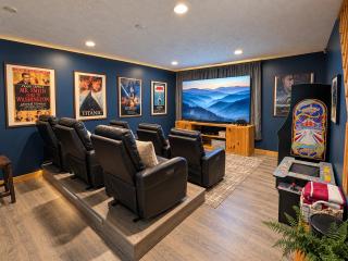 Gray Fox Den Theater & Arcade, Hot Tub, Views - 9