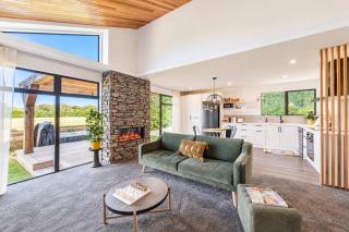 Hamptons Retreat - 1BR with Hot Tub and Fireplace - 9