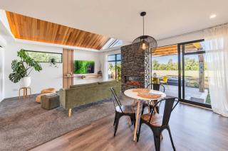 Hamptons Retreat - 1BR with Hot Tub and Fireplace - 6