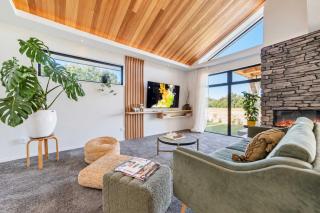 Hamptons Retreat - 1BR with Hot Tub and Fireplace - 4