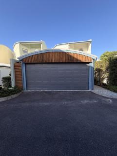 Absolute beachfront at Castaways- Sunshine Coast - 9