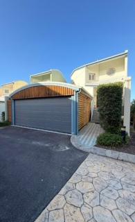 Absolute beachfront at Castaways- Sunshine Coast - 3