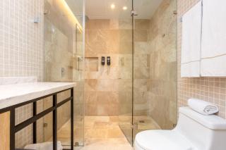Luxury 1BR Condo Prime Location - 5