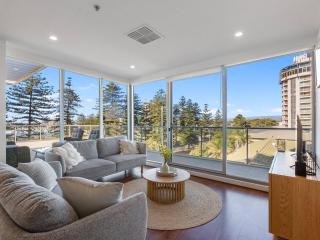Ocean Breeze - Stylish 2 Bedroom with terrace - 3-minute walk to beach - 2