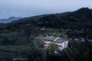 Zhangjiajie Peak Secret by the Garden-Super large infinity pool-Internet-famous photo spot-Horseback riding and archery-Chinese characteristics-English service-Free pickup - 1