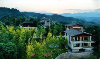 Zhangjiajie Peak Secret by the Garden-Super large infinity pool-Internet-famous photo spot-Horseback riding and archery-Chinese characteristics-English service-Free pickup - 1