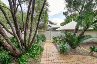 Saltwood Escape Main Residence and Studio - 3