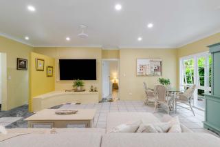 Mistral Tropical Beach House - 2