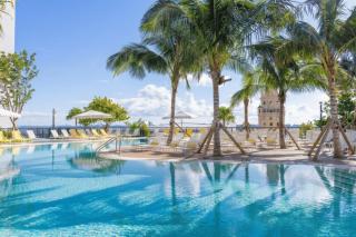 Spacious Corner Stay with Balcony and Pool in Miami G3302 - 7