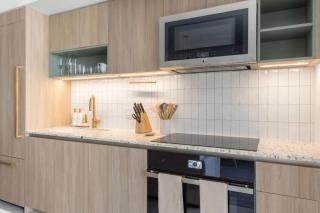 Spacious Corner Stay with Balcony and Pool in Miami G3302 - 1