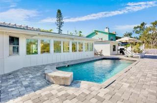 Wildlife Lakefront, Heated Pool, Quiet Retreat - 4
