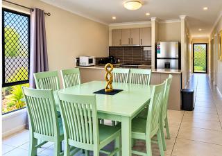 Tennela Haven North Lakes 3Bedrooms & 2Bathrooms1 Garage Sleeps 7 - 5