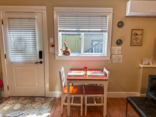 Separate entry sweet home in Langford - 1