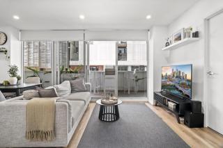 Sleek South Yarra 2-Bed with Alfresco Dining - 0