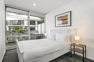 Sleek South Yarra 2-Bed with Alfresco Dining - 2