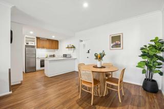 Executive Apt - 2BR 1BA w Parking - 5