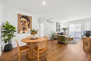 Executive Apt - 2BR 1BA w Parking - 6
