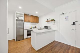Executive Apt - 2BR 1BA w Parking - 3