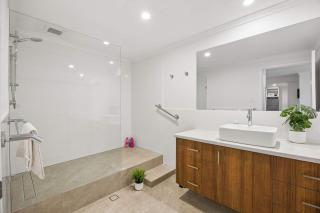 Executive Apt - 2BR 1BA w Parking - 5